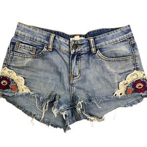 Others Follow Low Rise Cut Off Shorts 27 Med Wash Denim Boho